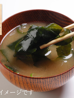 おいしいわかめで食べる花田の出汁の味噌汁-レシピのメイン写真