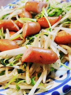 もやしと豆苗とウィンナー炒め-レシピのメイン写真