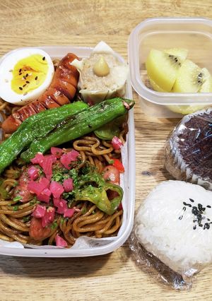 旦那弁当！UFO焼きそばチルド・焼売-レシピのメイン写真