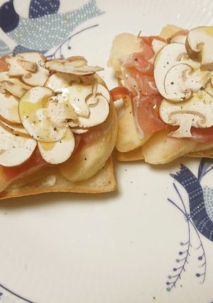 桃と生ハムの米粉パンオープンサンド-レシピのメイン写真