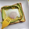 大人女子の体作りに!アボカ土手目玉焼パン