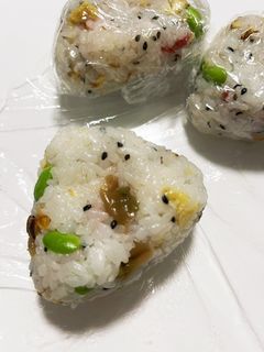 卵とザーサイと枝豆の天然塩おにぎり-レシピのメイン写真