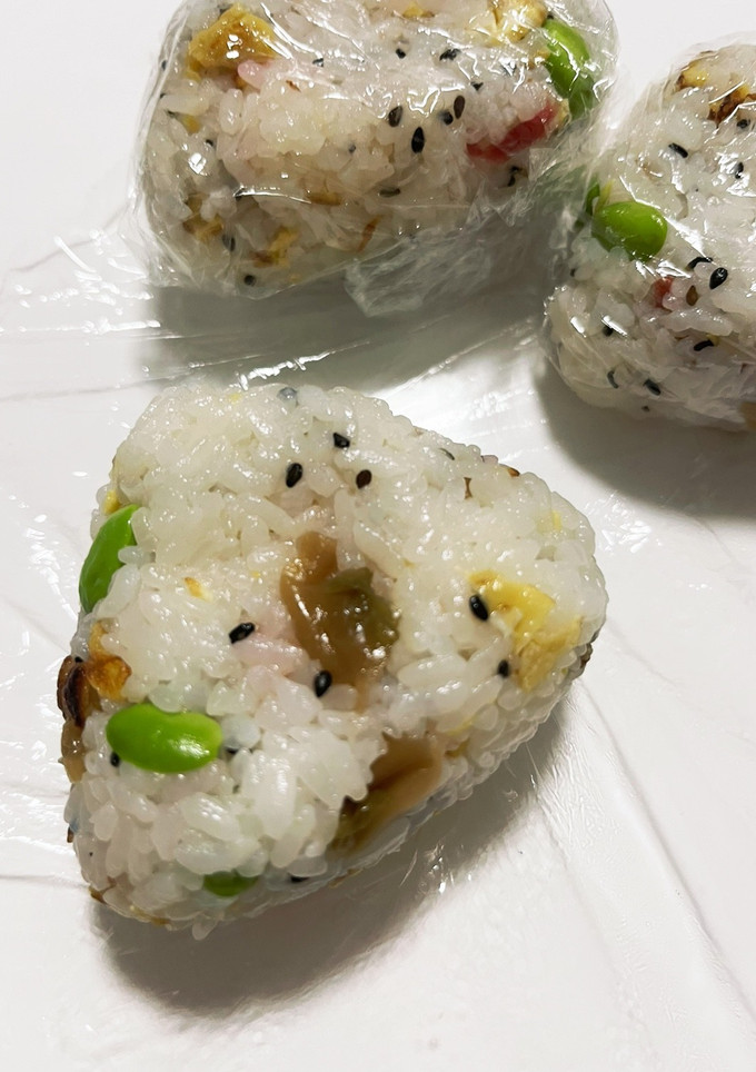 卵とザーサイと枝豆の天然塩おにぎり-レシピのメイン写真