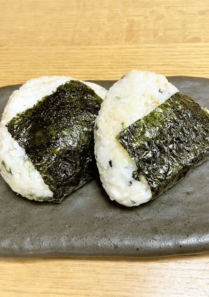ごま油香る韓国風しらすおにぎり-レシピのメイン写真
