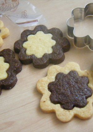 可愛い型抜きクッキー＊お花畑ver.-レシピのメイン写真
