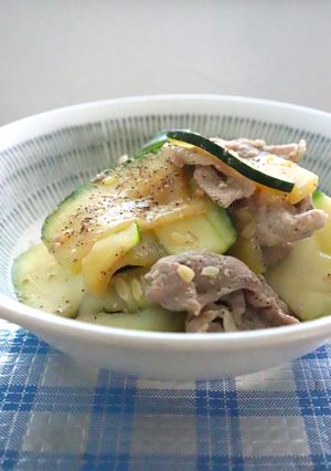 材料二つ★豚小間肉とズッキーニのみそ炒め-レシピのメイン写真