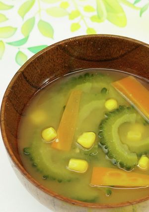 ゴーヤ入り ビタミンカラー味噌汁-レシピのメイン写真
