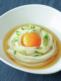 鮭節だしで食べる 釜玉うどん-レシピのメイン写真