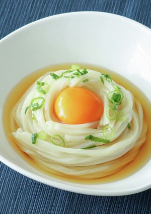 鮭節だしで食べる 釜玉うどん-レシピのメイン写真