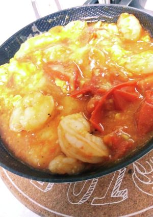 エビとトマトと卵のグリルピザソース仕立て-レシピのメイン写真