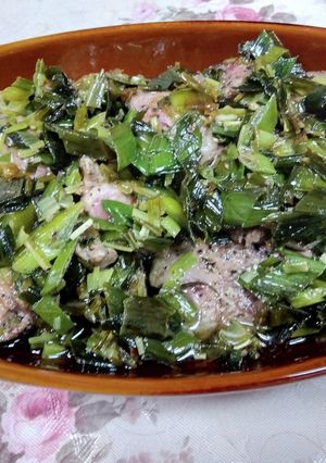 鶏レバーとニンニクの茎の塩炒め-レシピのメイン写真