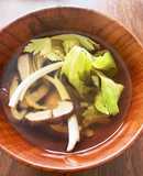 ホッと沁みわたる！セロリと椎茸のすまし汁