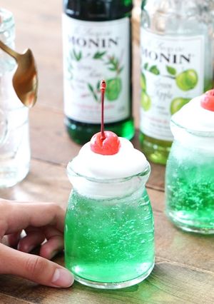 ぷるぷる飲むゼリーのクリームソーダ♪-レシピのメイン写真