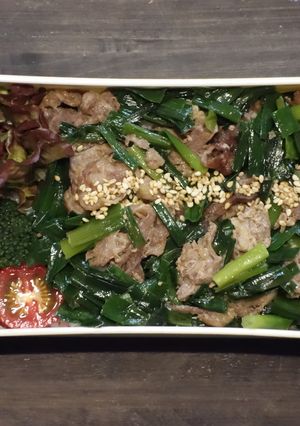 ニラと豚肉のめんつゆ和え丼弁当-レシピのメイン写真