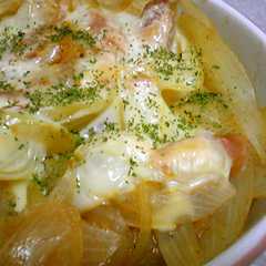รูปของ 油不要！玉ねぎとウインナーのチーズ焼き★