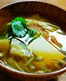 皮剥き白茄子、豆腐、じゅんさいのお味噌汁