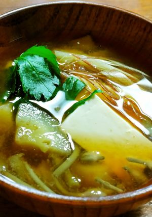 皮剥き白茄子、豆腐、じゅんさいのお味噌汁-レシピのメイン写真