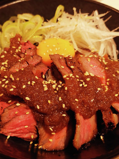 自家製ソースを使った低温調理ステーキ丼-レシピのメイン写真