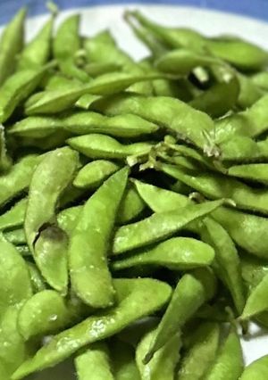 枝付き枝豆を電子レンジで-レシピのメイン写真