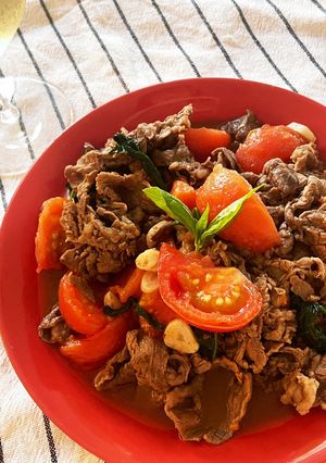 牛薄切り肉とバジルとトマトの軽い煮込み-レシピのメイン写真