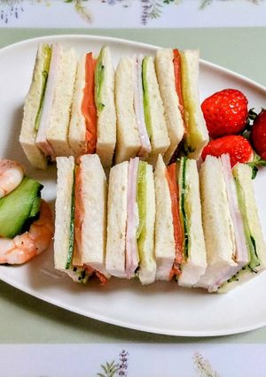 簡単ランチ！胡瓜とクリチのサンドイッチ-レシピのメイン写真