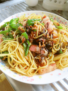 ピーマン桜えびベーコンと塩昆布のパスタ-レシピのメイン写真