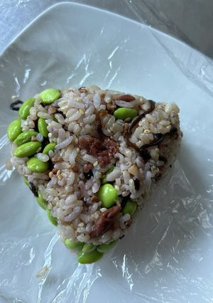 枝豆と梅干のおにぎり-レシピのメイン写真