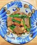 豚バラ肉と厚揚げとニラのオイスター炒め