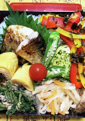 79 ﾖｯﾁｬﾝ☆サバカレーと鰻巻き弁当-レシピのメイン写真