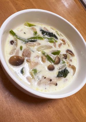 鶏モモとしめじとほうれん草のミルクスープ-レシピのメイン写真