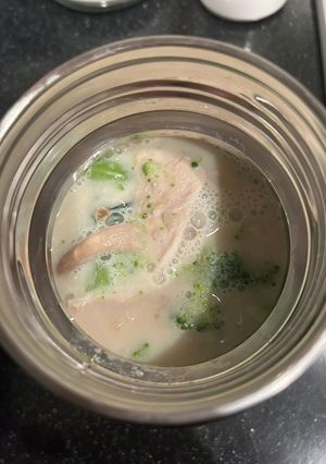 鶏胸肉とブロッコリーの豆乳スープ-レシピのメイン写真