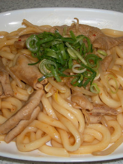 キムチ鍋の素でピリ辛ホルモンうどん-レシピのメイン写真