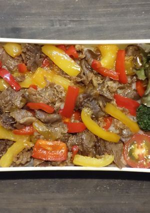 牛肉とパプリカの焼肉のタレ和え丼弁当-レシピのメイン写真