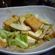 厚揚げと春キャベツの味噌バター炒め