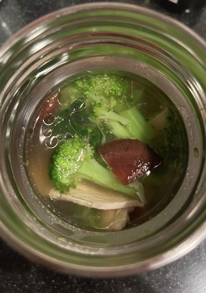 鶏胸肉とブロッコリーと椎茸の中華スープ-レシピのメイン写真