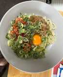 冷凍うどんに納豆たまごキムチのせ