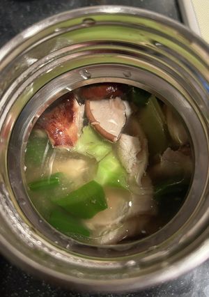 鶏胸肉ブロッコリピーマン椎茸の中華スープ-レシピのメイン写真