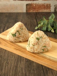 ツナとシソのもち麦おにぎり-レシピのメイン写真