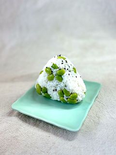 枝豆とごま塩のおにぎり-レシピのメイン写真