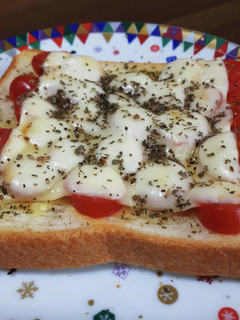 ミニトマトのマルゲリータ風トースト-レシピのメイン写真