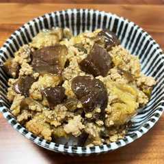 รูปของ 茄子がたっぷりでご飯がススム茄子味噌豚丼