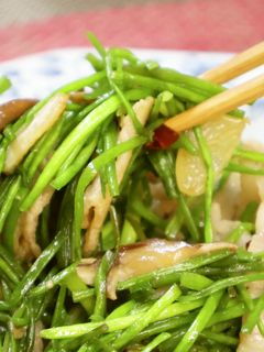 シャキシャキ!水蓮菜の炒め物【動画】-レシピのメイン写真