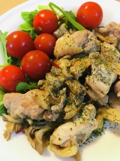 鶏もも肉とキノコのバジル&バター炒め-レシピのメイン写真