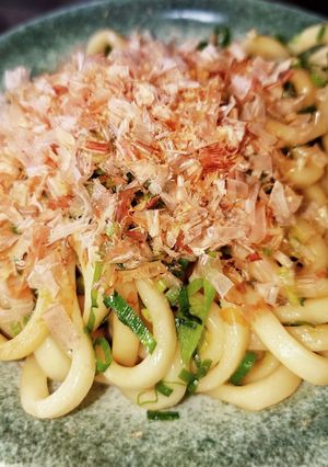 材料３つ。簡単焼きうどん-レシピのメイン写真
