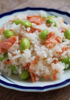 酢飯でさっぱり！枝豆と鮭の混ぜご飯-レシピのメイン写真