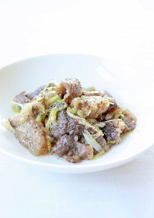 トロやわ【牛すじの塩バター炒め】-レシピのメイン写真