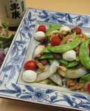 つる豆と新玉ねぎ、タコとチーズの炒め物