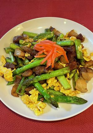 蘆筍炒豬油渣（アスパラと豚脂身の炒め物）-レシピのメイン写真