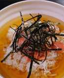 黄金に輝く冷やしだし鮭茶漬け