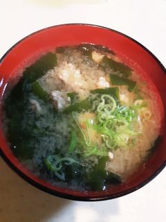 ワカメと挽肉のお味噌汁-レシピのメイン写真